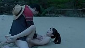 >หนังโป๊ไต้หวัน Asian Porn เรทR18+ เย็ดหญิงสาวชาวเกาะ จับข่มขืนเอากันกลางหาด นึกว่ามีคนมาช่วยแต่ดันโดนลงแขกแทน